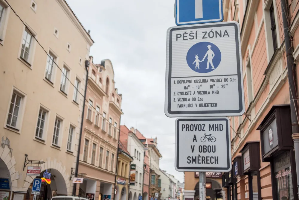 Od 1. listopadu zajíždí nová inka městské hromadné dopravy přímo do historického jádra Českých Budějovic. Projíždí pěší zónou v Krajinské ulici.