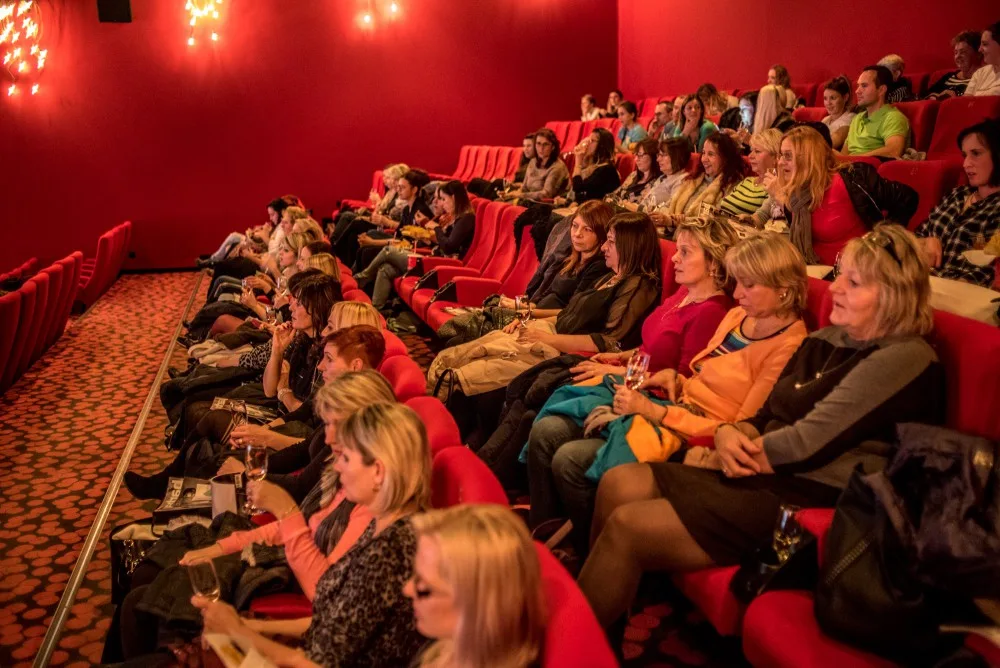 Listopadová Dámská jízda v CineStaru.