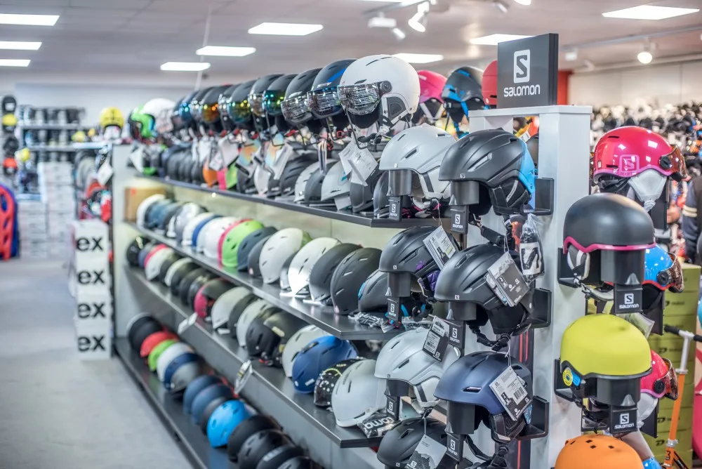 Wave Sport nabízí široký sortiment sportovních potřeb pro milovníky zimních sportů, především lyžaře a snowboardisty.