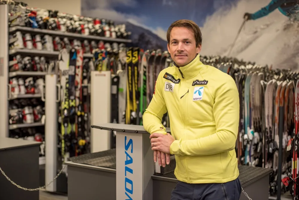 Wave Sport nabízí široký sortiment sportovních potřeb pro milovníky zimních sportů, především lyžaře a snowboardisty. Majitelem je úspěšný lyžař, snowboardista a windsurfař Michael Kvašnovský.