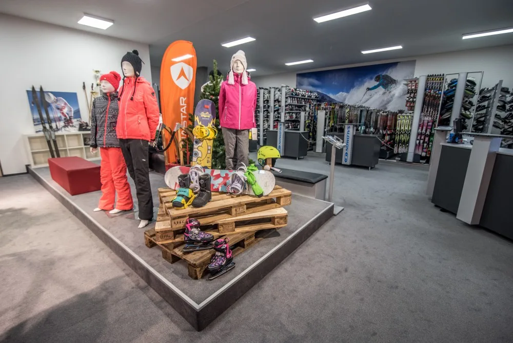 Wave Sport nabízí široký sortiment sportovních potřeb pro milovníky zimních sportů, především lyžaře a snowboardisty.
