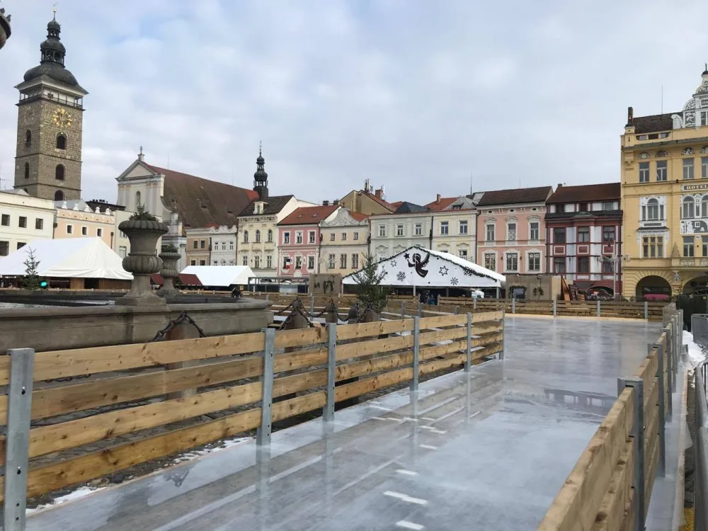 Českobudějovický advent přináší nabitý program. Novinkou je unikátní kluziště.
