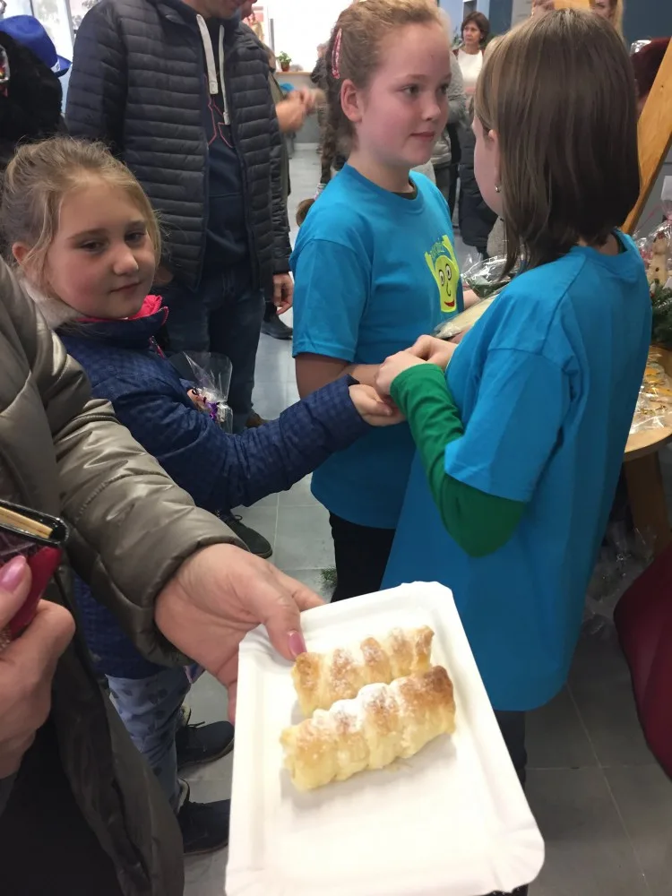 Písečtí školáci vybudovali podnik nazvaný Rukoděl a své první výrobky úspěšně prodávali na jarmarku.