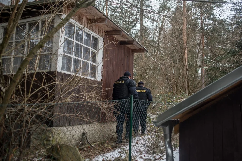 Policisté se svými čtyřnohými parťáky teď mnohem častěji kontrolují chaty a chalupy,