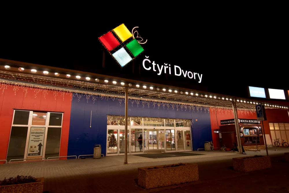 Obchodní centrum Čtyři Dvory