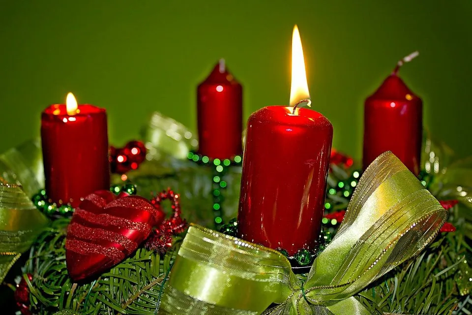 Adventní věnec patří k nejoblíbenějším vánočním dekoracím-