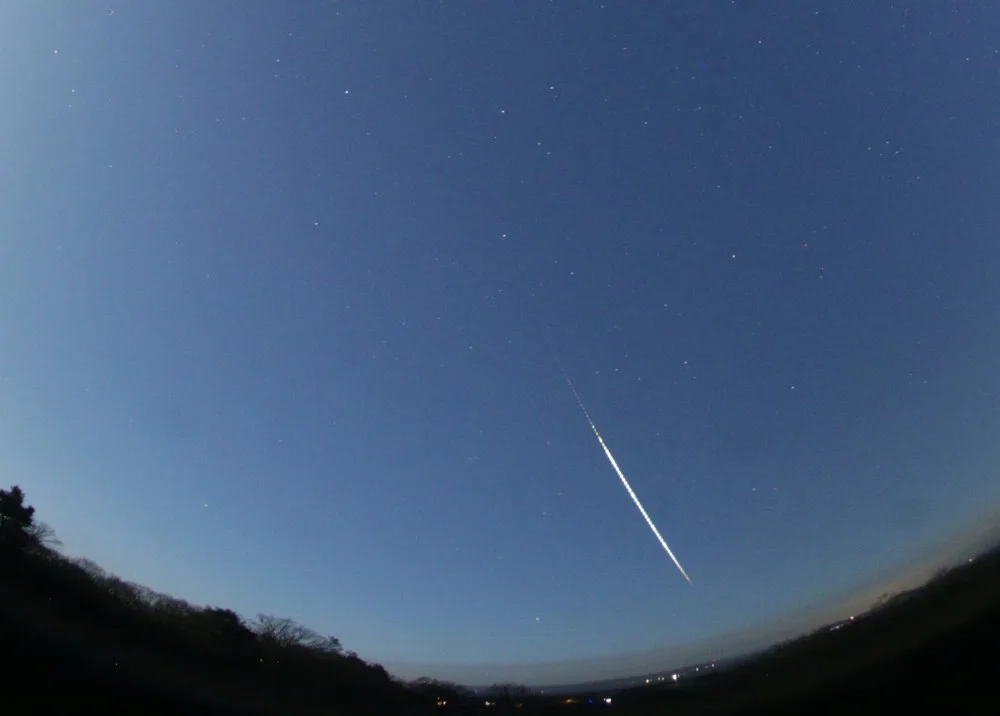 V neděli 3. prosince večer krátce po čtvrt na sedm ozářil především jižní část Čech velmi jasný meteor.