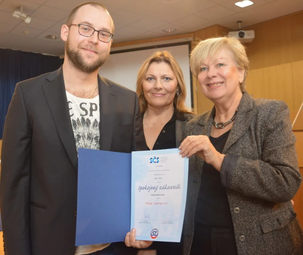 Spokojený zákazník Jihočeského kraje 2017. Ocenění z rukou hejtmanky Ivany Stráské převzal i Pučegl - catering, s.r.o.