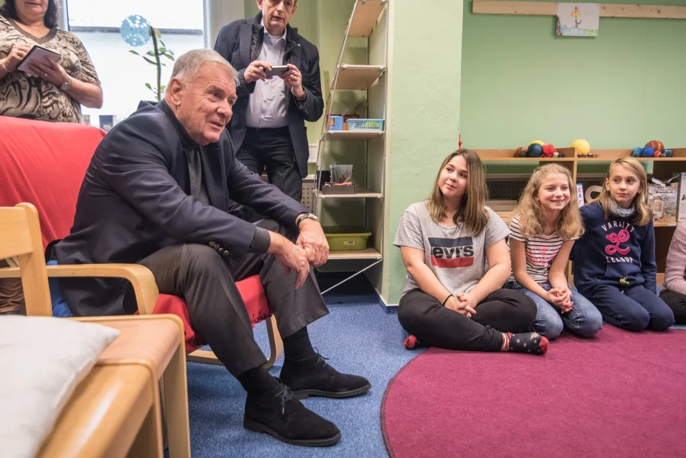 Vratislav Kulhánek v montessori škole Viva Bambini v Českých Budějovicích