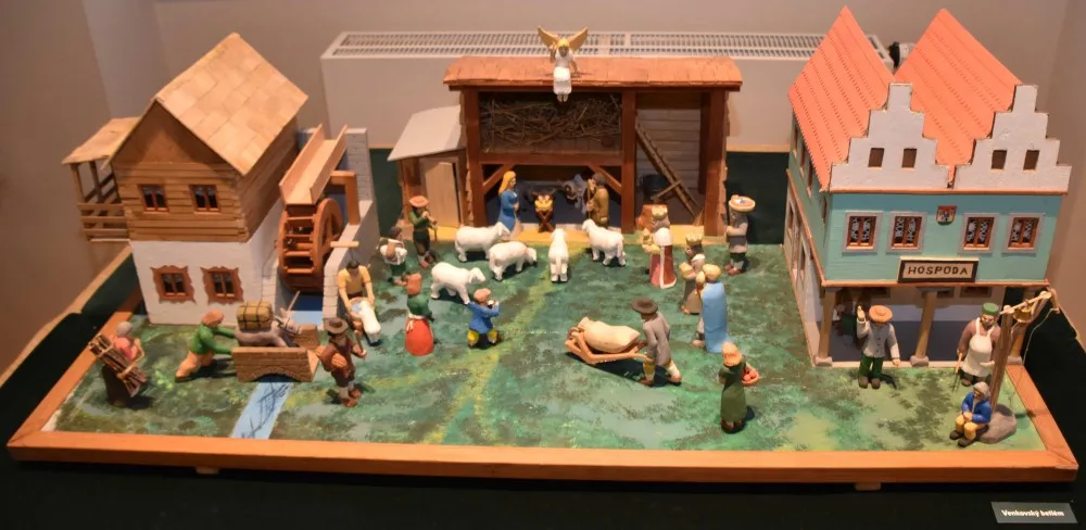 Papírový betlém v Jihočeském muzeu s 1 614 figurkami byl zapsán do České knihy rekordů.