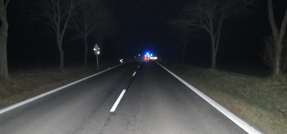 Na silnici mezi obcemi Střelské Hoštice a Katovice na Strakonicku zemřela ve středu 27. prosince večer dvaačtyřicetiletá žena. S největší pravděpodobností ji srazilo auto, jehož řidič z místa tragické nehody ujel.
