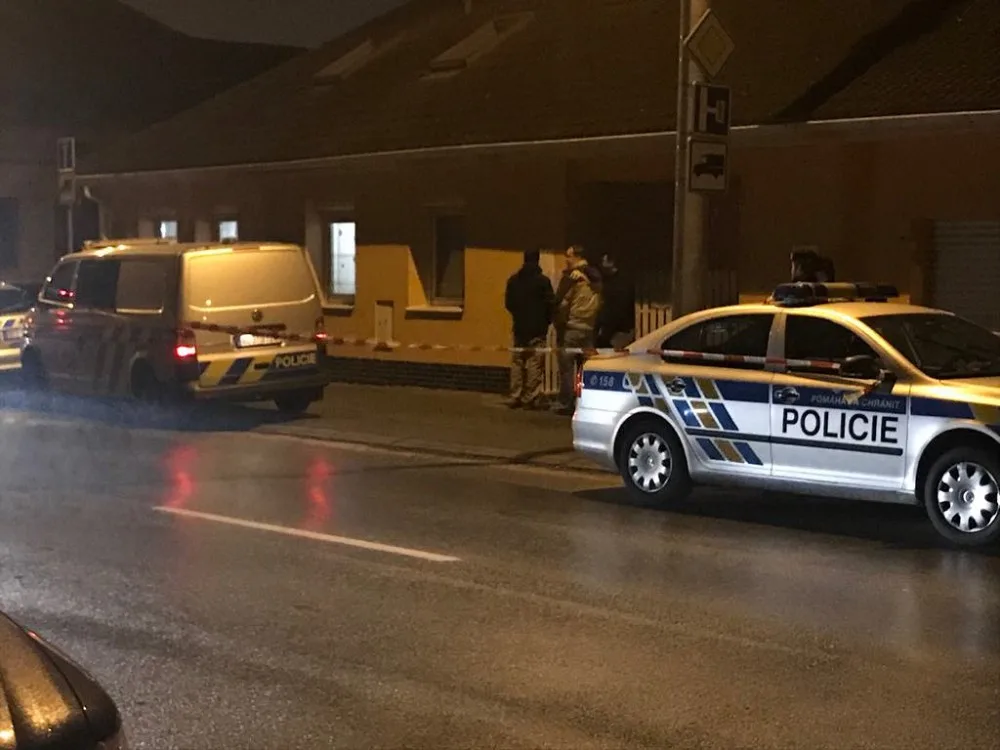 Policejní zásah v rodinném domě v Rožnově.