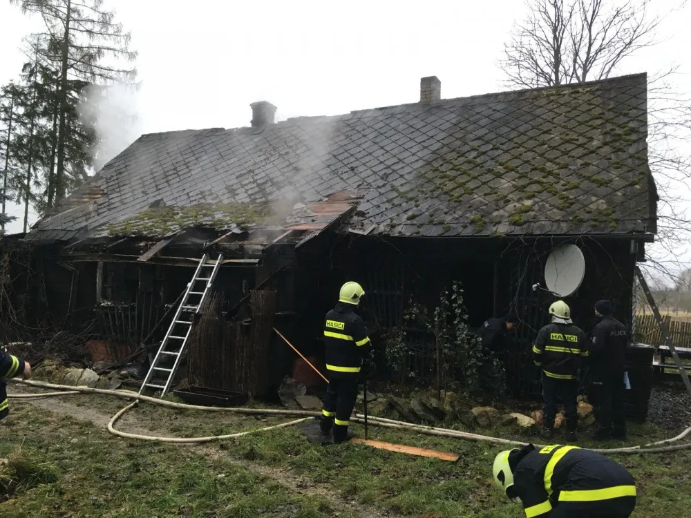 Požár hájenky na Táborsku si vyžádal čtyři zranění a škodu za jeden a půl milionu korun