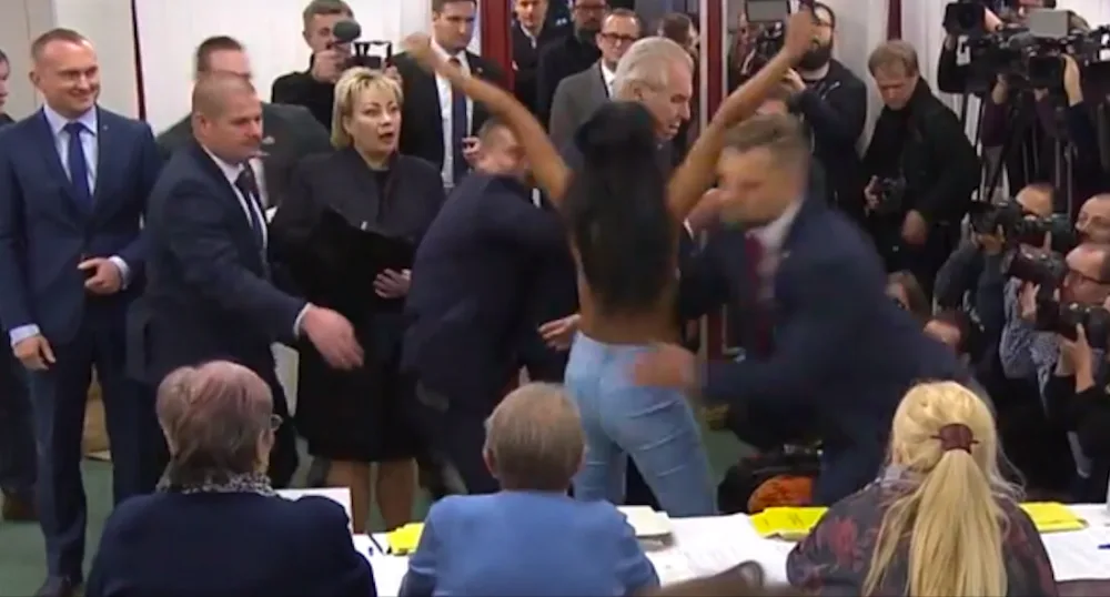 O tenhle striptýz prezident nestál.