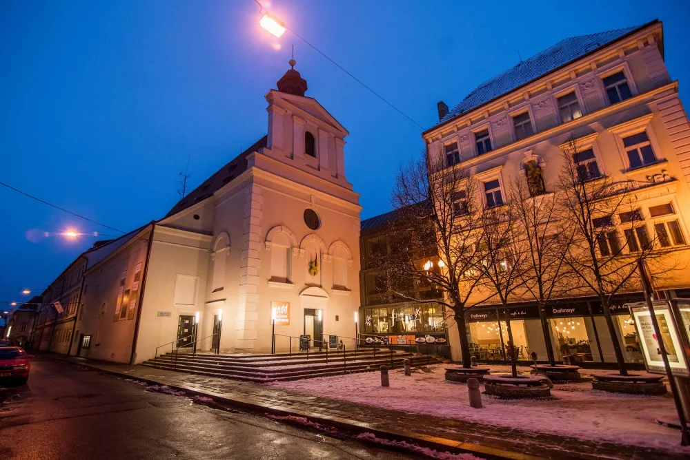 Nenechte si ujít koncert Jihočeské filharmonie s názvem Hudba z filmů..., který se uskuteční ve čtvrtek 25. ledna od 19 hodin v koncertní síni Otakara Jeremiáše v kostela svaté Anny v Českých Budějovicích.