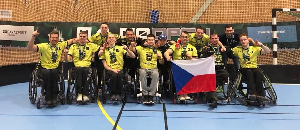 Vozíčkáři FBC Štíři České Budějovice vybojovali v nabité konkurenci turnaje ve Švédsku skvělé stříbrné medaile.