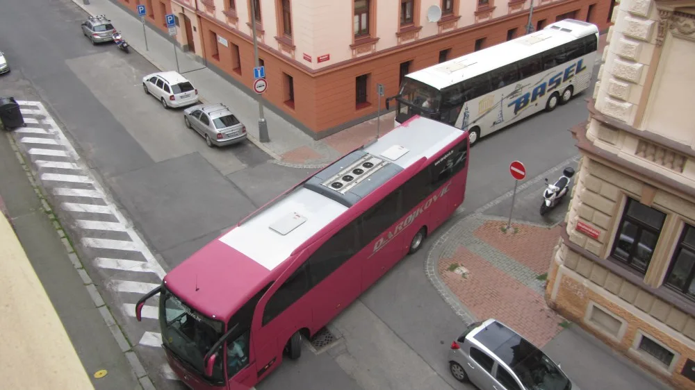 Složité manévry řidičů autobusů 3
