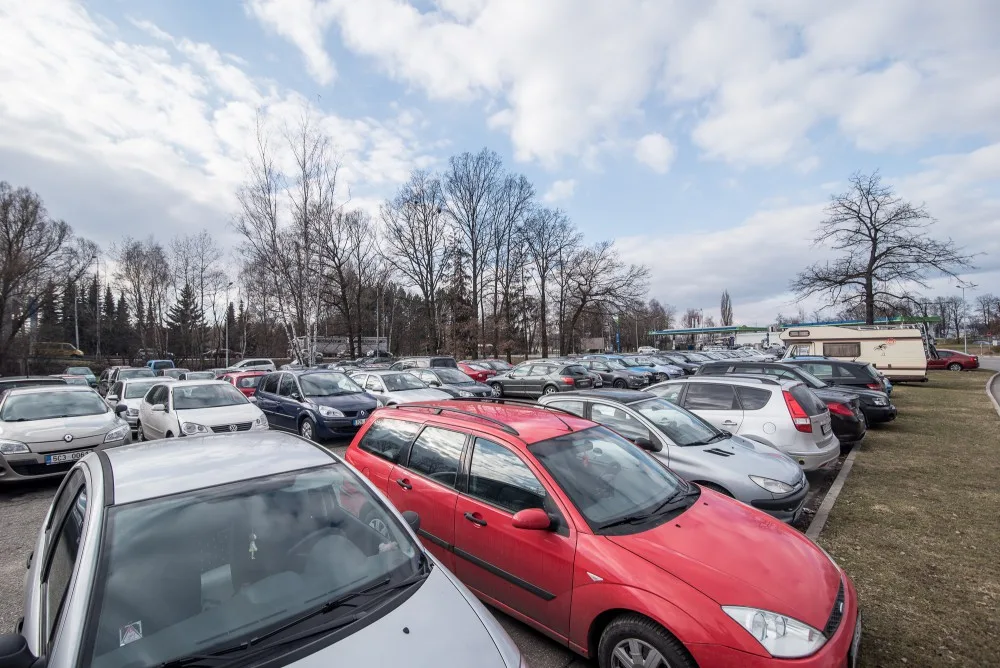Parkoviště u sportovní haly