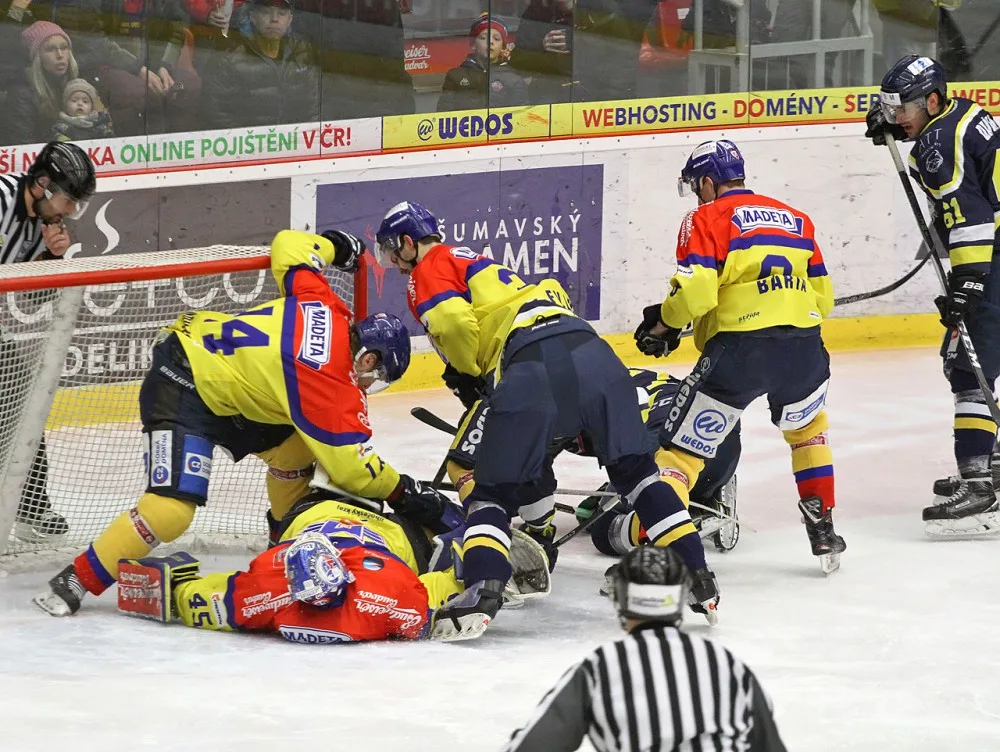 Sporný moment ve druhé třetině, který vrátil ústecké hokejisty do zápasu. Domácí proti uznané brance hodně protestovali