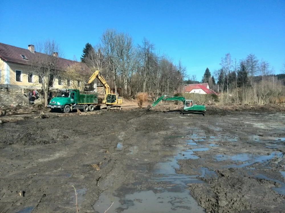 Odbahnění rybníka v Senotíně