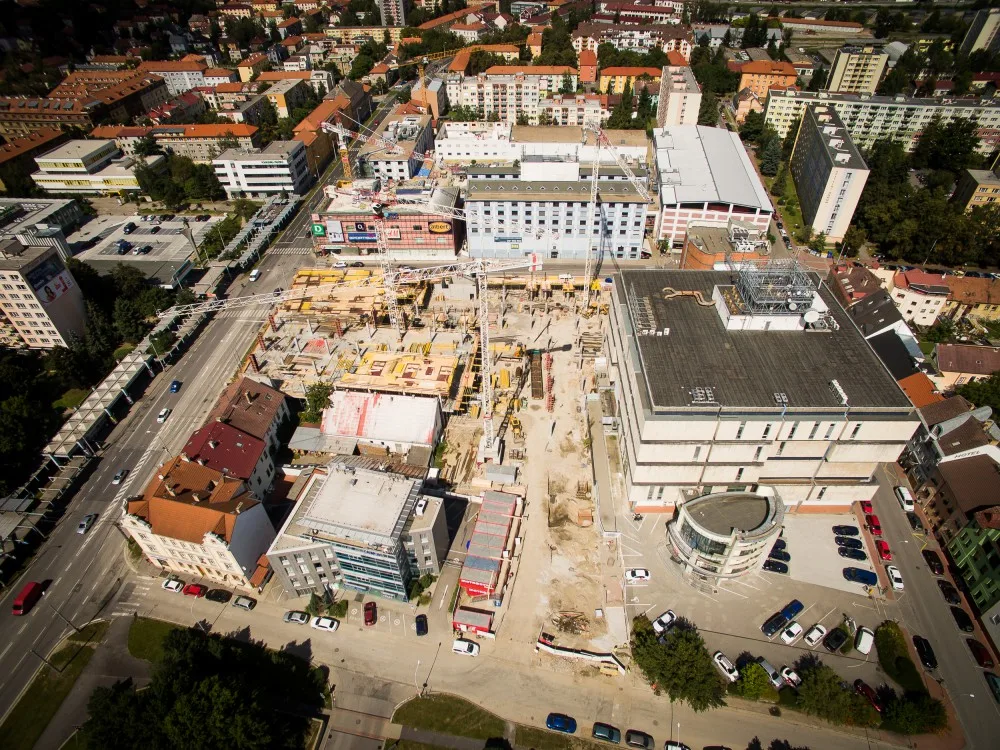 IGY centrum je dokončené.