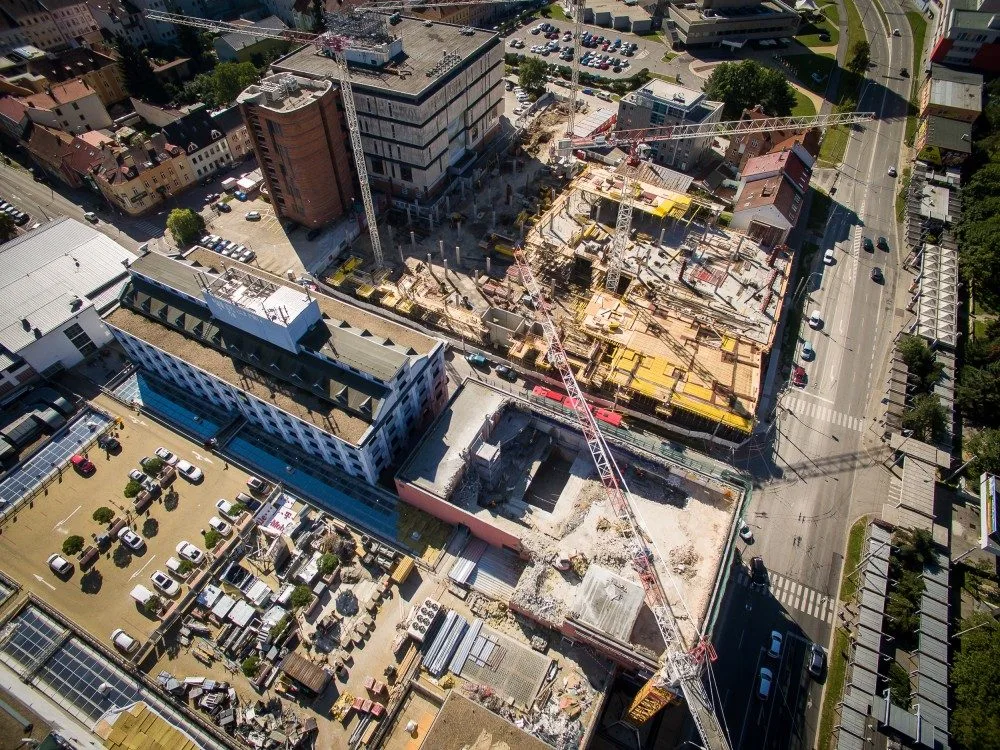 IGY centrum je dokončené.