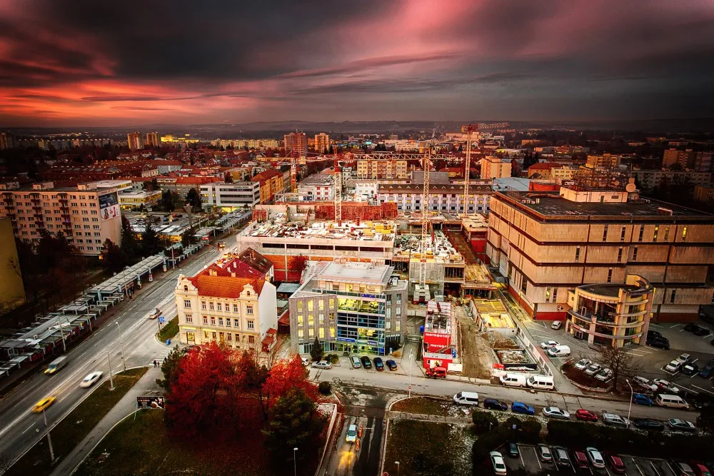IGY centrum je dokončené.
