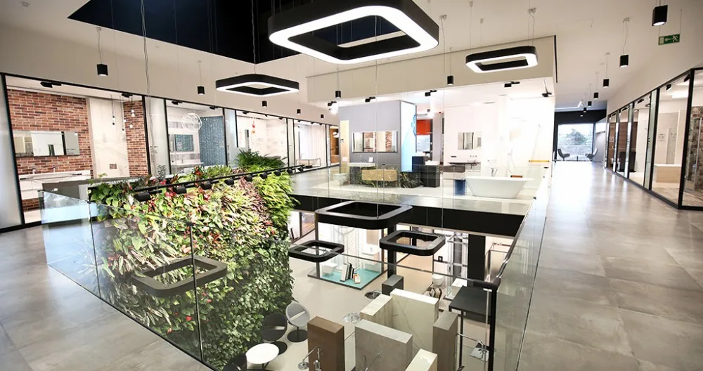 Prodejna Senesi na Strakonické ulici je s přehledem největší koupelnový a kuchyňský showroom v České republice, kde najdete inspiraci na více než čtyřech tisících metrech čtverečních.