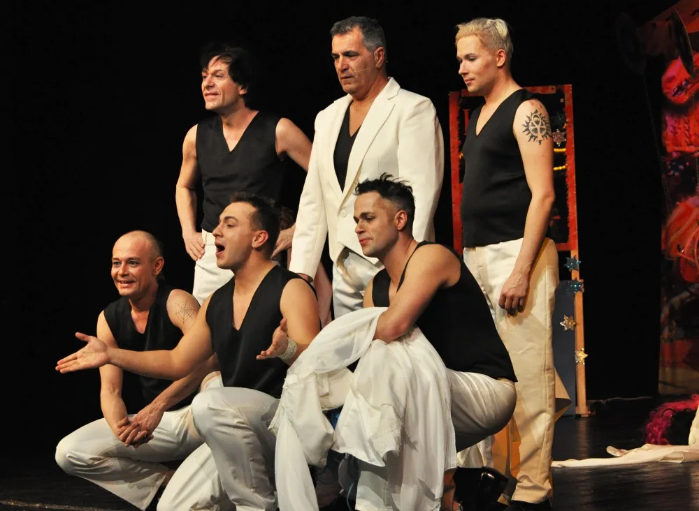 S novou travesti show TV Upoutávka se Screamers představí také v Českých Budějovicích.