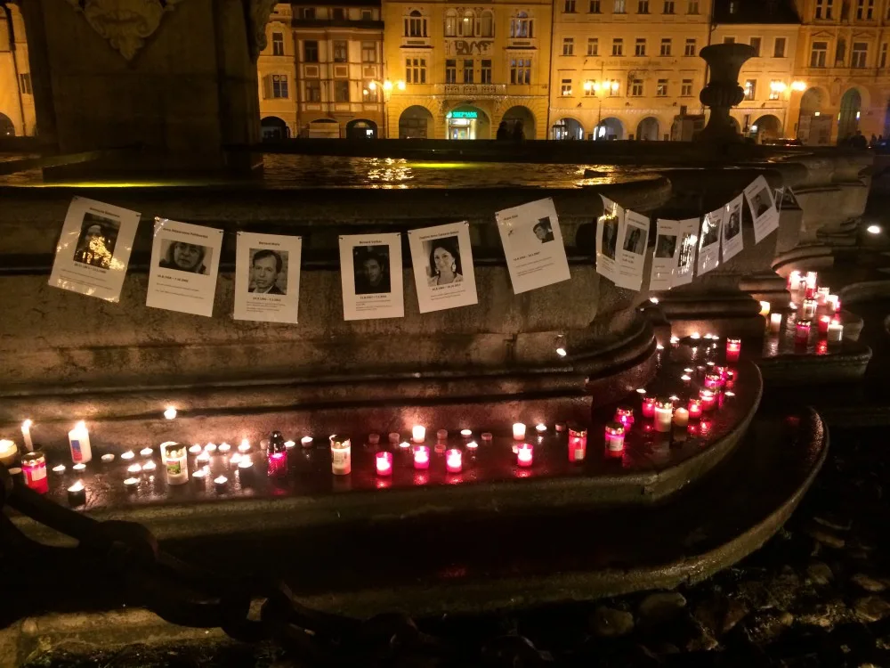 Lidé přišli na budějcké náměstí podpořit demonstraci za zachování svobody slova a médií