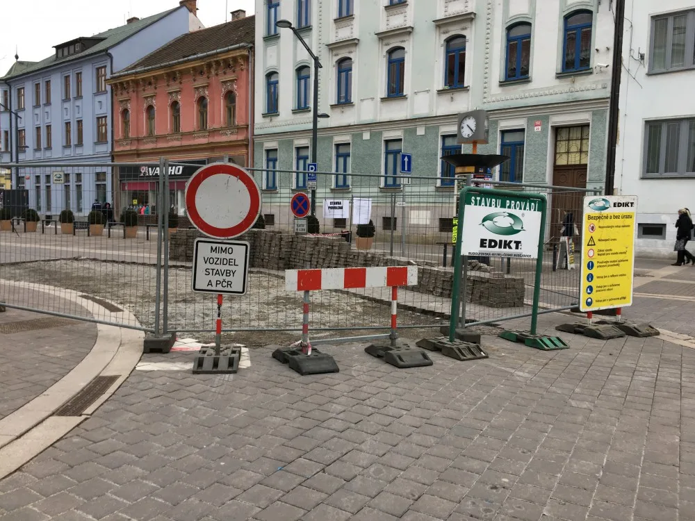 Lannova třída v Českých Budějovicích je od pondělí 19. března částečně uzavřena pro automobily.