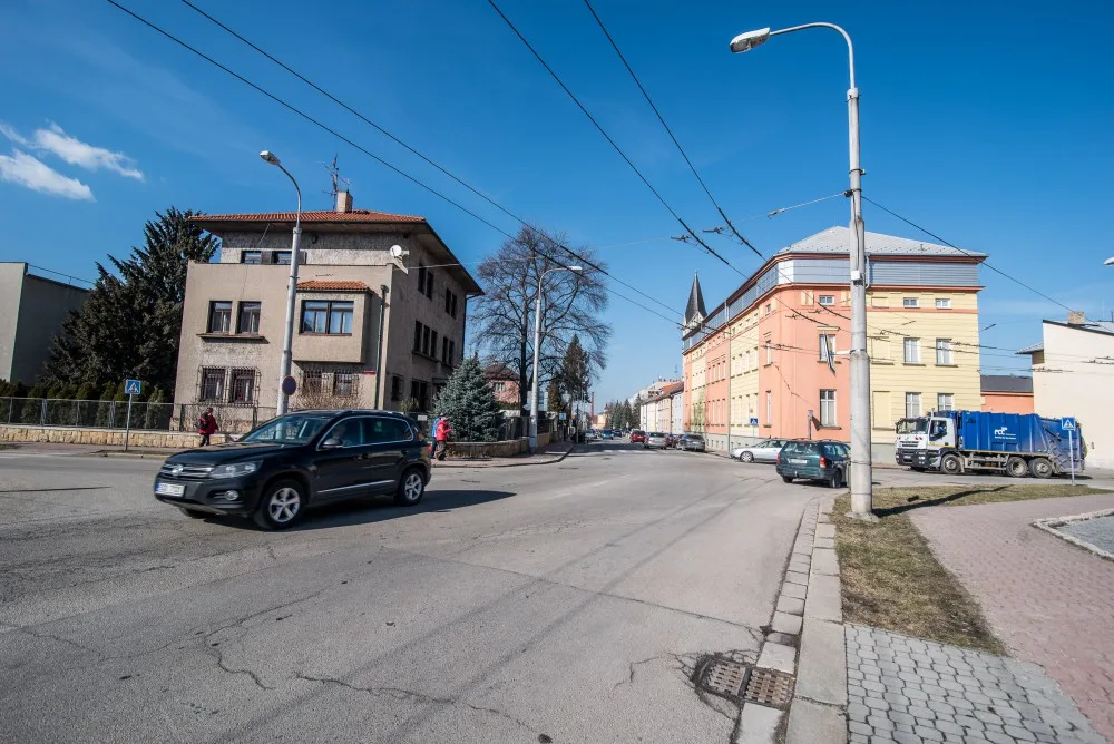 Budějcká křižovatka B. Němcové a L.B. Schneidera bude mít do léta jinou podobu.
