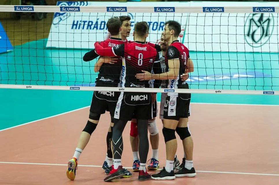 Volejbalisté budějckého Jihostroje dnes, ve čtvrtek 22. března, porazili ve druhém čtvrtfinálovém utkání play-off extraligy mužů Ústí nad Labem 3:1. Sérii vedou 2:0.