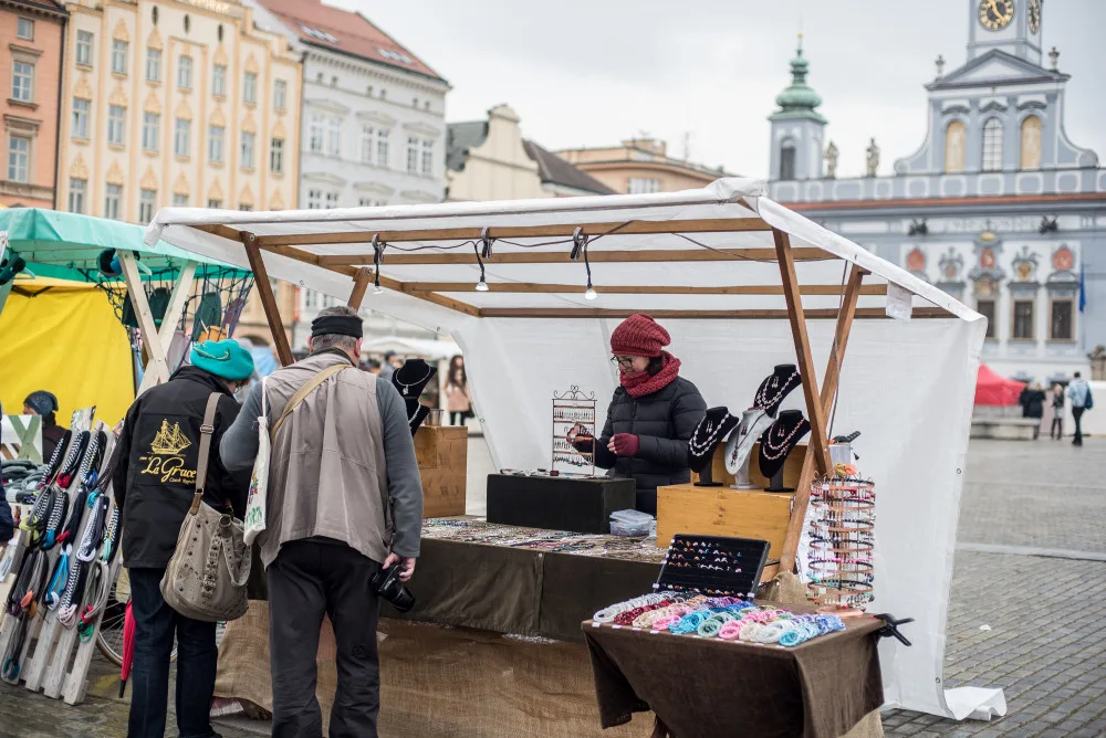 Jarní trhy na náměstí Přemysla Otakara II. v Českých Budějovicích.