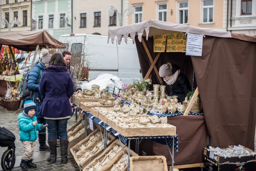 Jarní trhy na náměstí Přemysla Otakara II. v Českých Budějovicích.