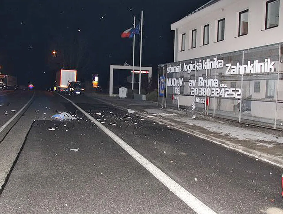 Bankomat pomocí výbušniny vyloupil v noci v pátek 23. března v Dolním Dvořišti na Českokrumlovsku zatím neznámý zloděj.