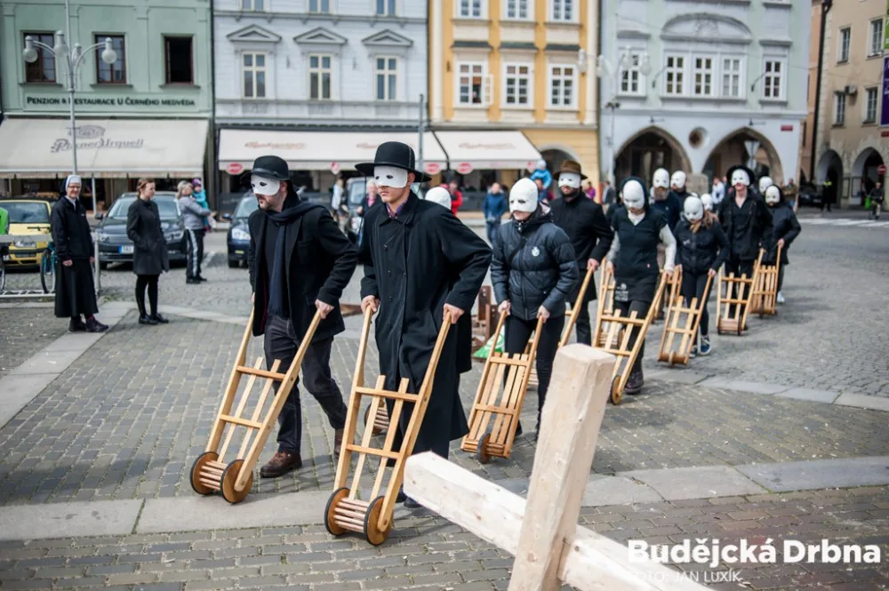 Velikonoční hrkání v Českých Budějovicích.