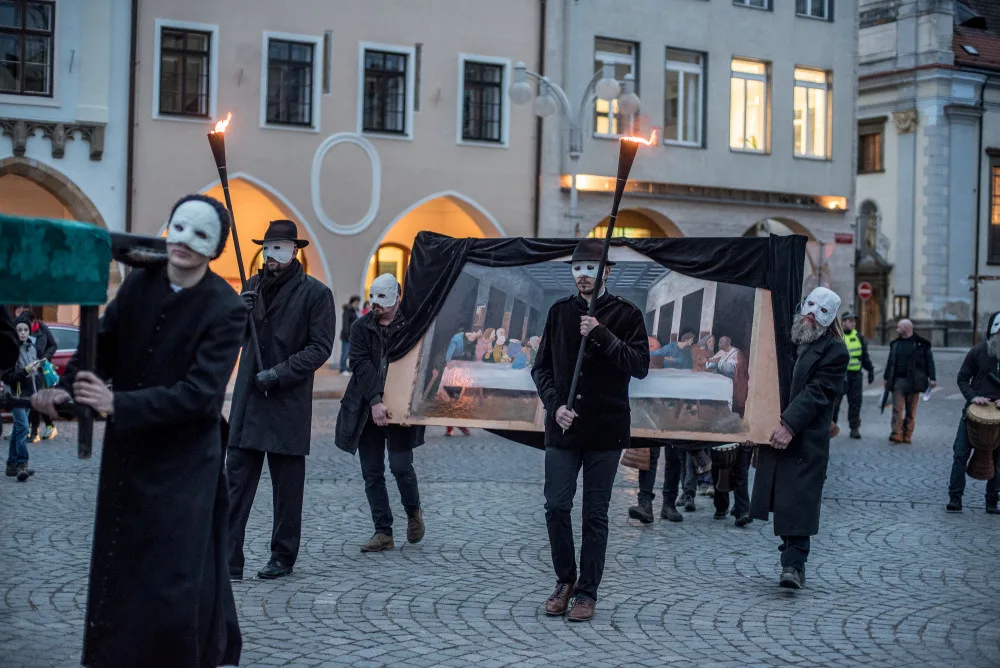 Tajemní hrkači rozeznívají budějcké ulice. Nezmeškejte působivé setkání.