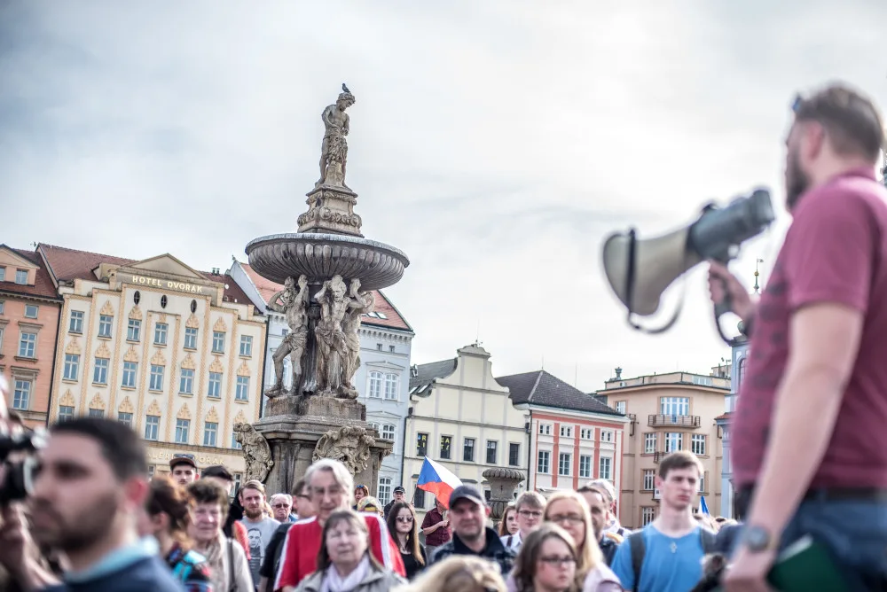 Pietní shromáždění za oběti koncentračního tábora v Letech u Písku se v pondělí 9. dubna uskutečnilo na náměstí Přemysla Otakara II. v Českých Budějovicích.