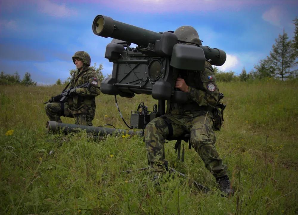 Jednotka je vyzbrojena protiletadlovými raketovými komplety RBS-70.