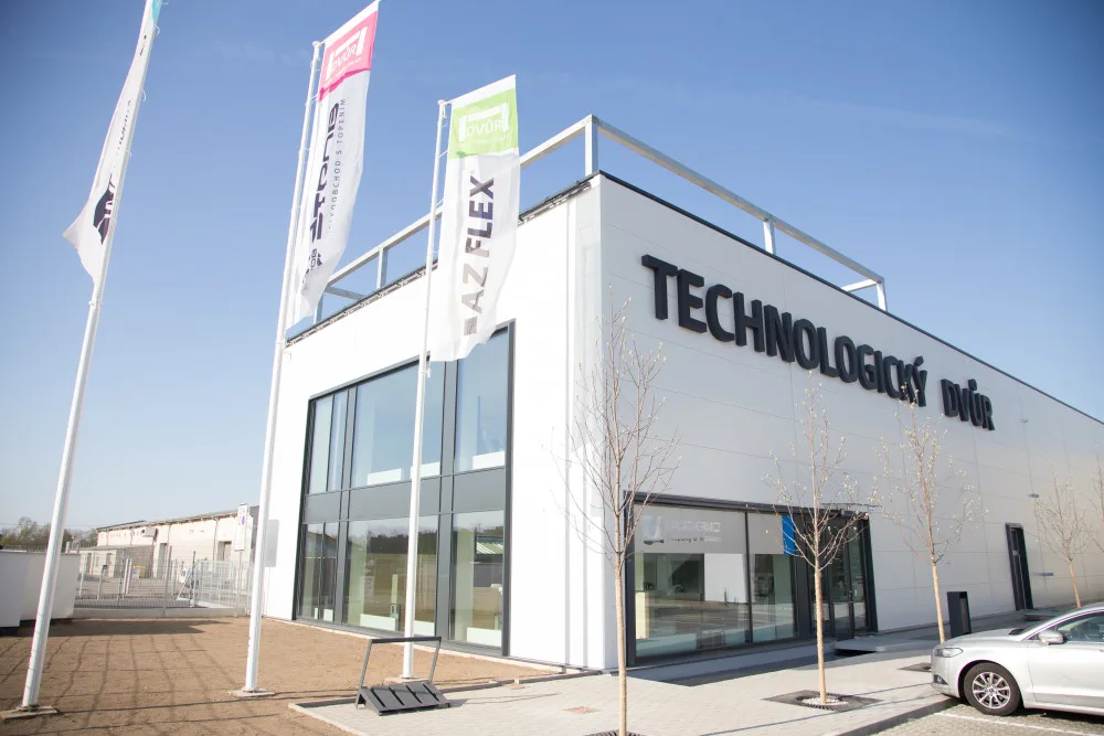 Technologický dvůr je specialista na sanitu, topení a izolaci.