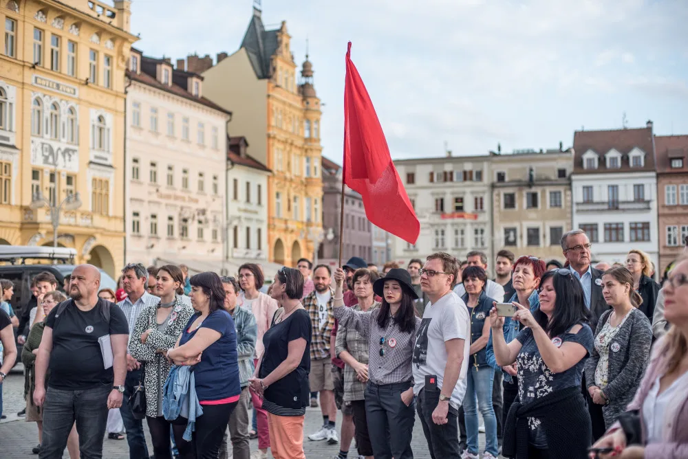 V Budějcích se opět demonstrovalo. Nyní proti plíživé totalitě ANO a Andreji Babišovi.