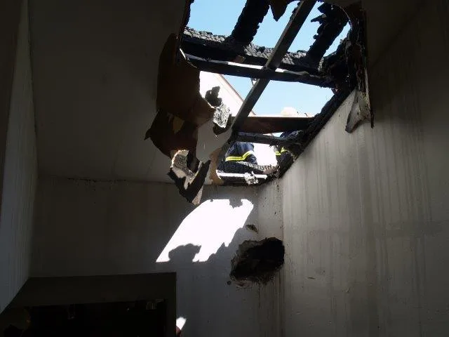 Hasiči vyjížděli do Třeboně k hořící střeše.