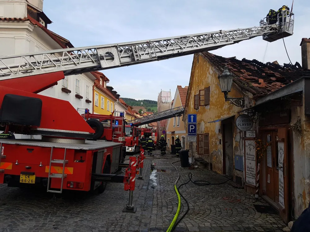 V Rooseveltově ulici v Českém Krumlově hořelo.