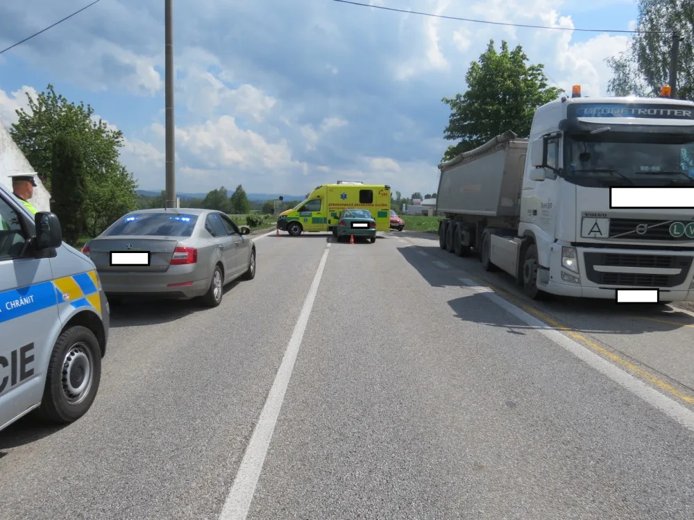 Nehoda na Kaplicku si vyžádala zásah všech složek Integrovaného záchranného systému.