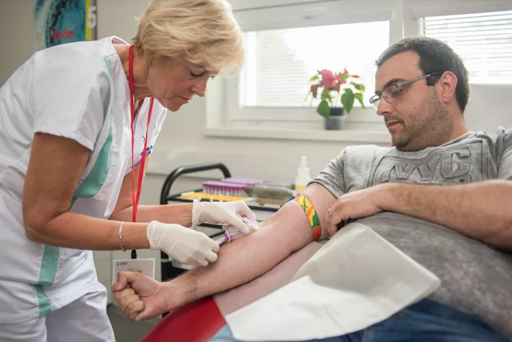 V Českém národním registru dárců dřeně je již 80 tisíc dárců. Jubilejní dárce se zapsal v Budějcích.