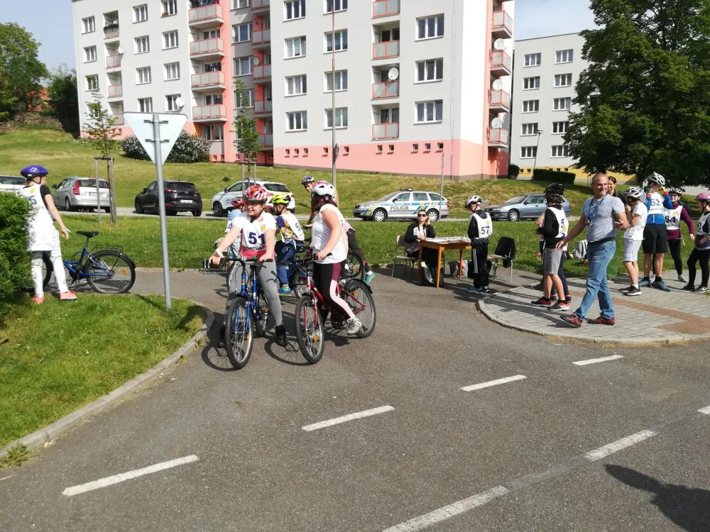 Žáci základních škol z Prachaticka se utkali v soutěži mladých cyklistů.