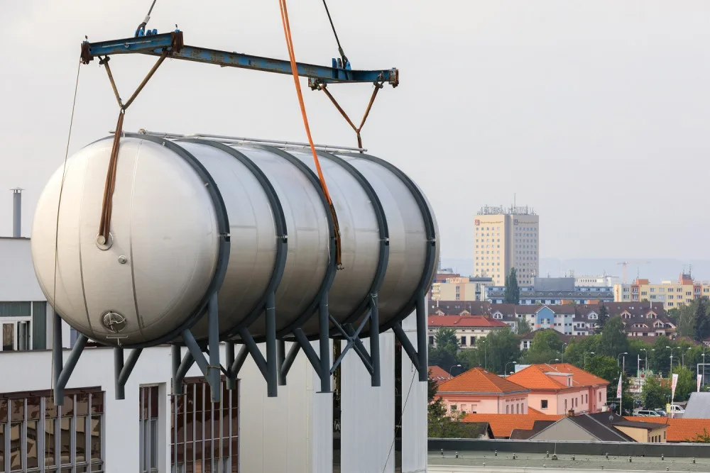 Budvar tank nad městem