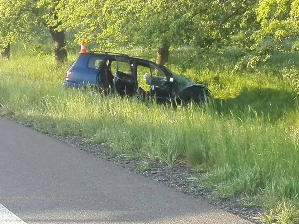 U Selibova na Písecku se srazilo osobní a nákladní auto. Jeden z řidičů je těžce zraněn