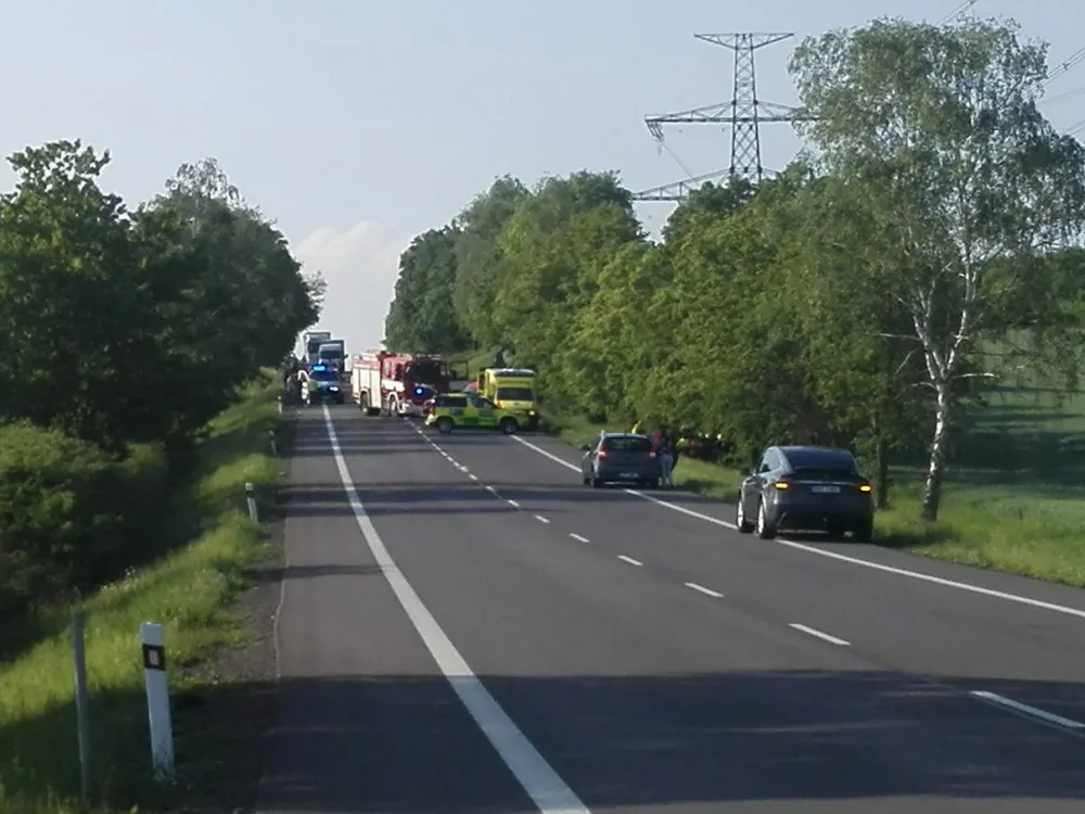 U Selibova na Písecku se srazilo osobní a nákladní auto. Jeden z řidičů je těžce zraněn